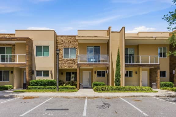 Chic 3BR Retreat, Patio with BBQ, all suites - Image 5