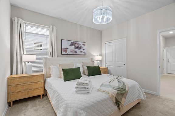 Chic 7Bed with private pool, theme bedrooms - Image 3