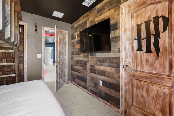 Chic Family Home, Mario Bros, Harry Potter & Pool - Image 3