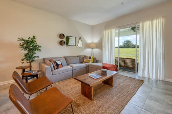 Chic Modern Condo-Spacious, Mickey Bed, Game Room - Image 3