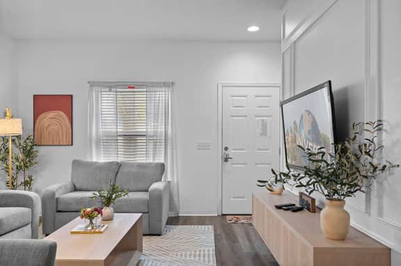 Comfort and Style, 3BR Near Disney, Sleeps 8 - Image 3
