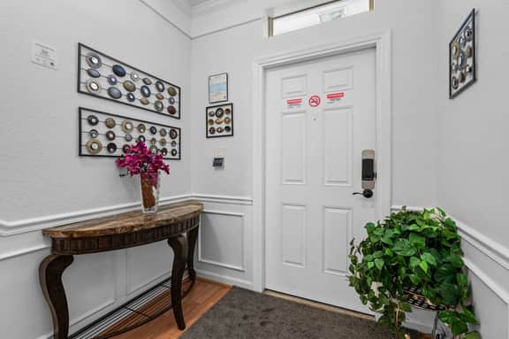 Comfortable 3BR Near Convention Center & Epic Park - Image 5