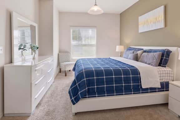 Comfortable 3BR townhome Near Parks, Great Value - Image 3