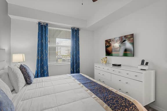 Cozy & Stylish 2BR Condo, Prime Storey Lake Spot - Image 2