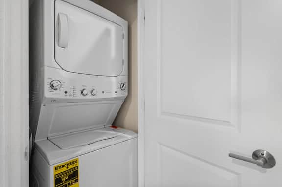 Cozy & Stylish 2BR Condo, Prime Storey Lake Spot - Image 5