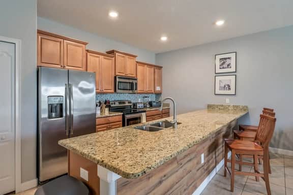 Cozy Home Near Disney Parks - Prime Location - Image 4