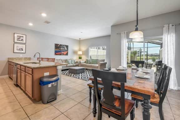 Cozy Home Near Disney Parks - Prime Location - Image 3