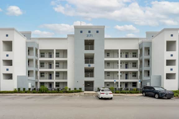 Elegant 2BR in Storey Lake, Top Location - Image 3