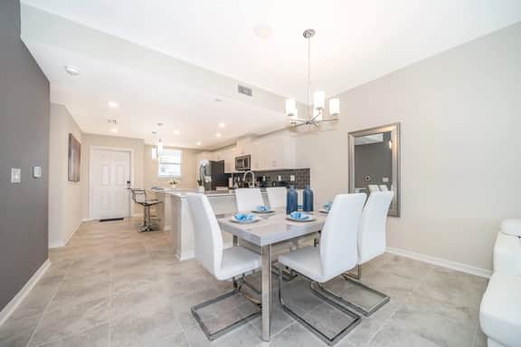 Elegant 2Bed Condo in Storey Lake, Prime Location - Image 4