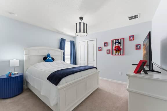 Family 6BR Home, Pool & Game Room - Image 5