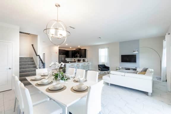 Getaway Delight-8 Bedrooms, Pool & Great Location - Image 4