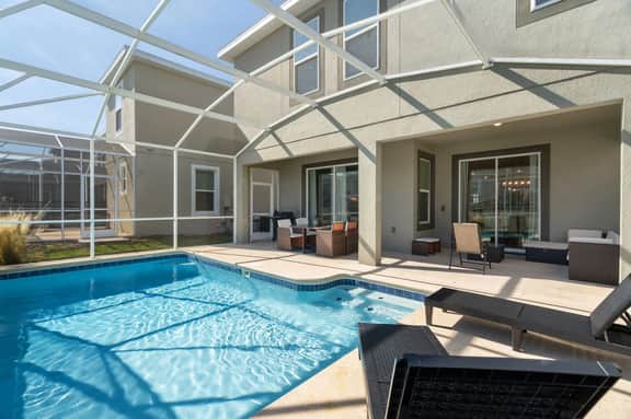 Gorgeous 6-bedroom house with private pool - Image 2