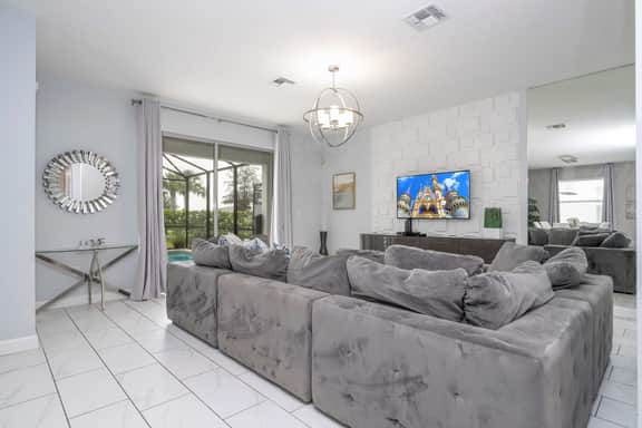 Home 6Bed , Themed Rooms, Game Room, Storey Lake - Image 3