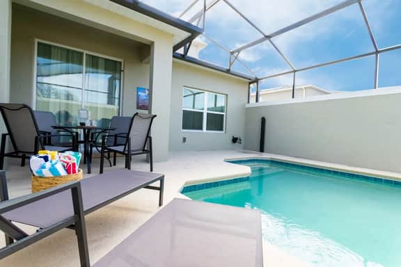 Luxurious Home Theme Beds & Private Pool - Image 2