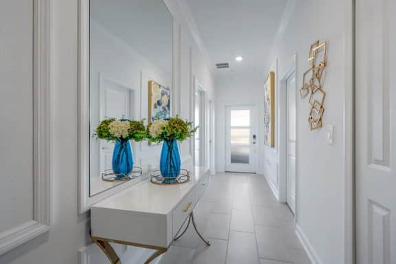 Luxury Chic, Modern Home, Prime Location - Image 2