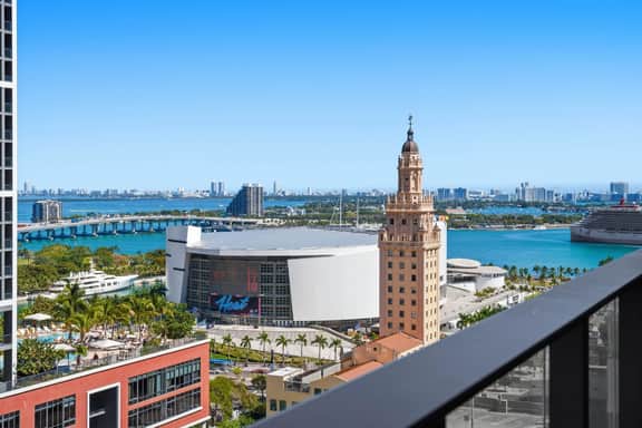 Luxury Miami Stay for 5 Guests - Image 4