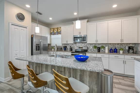 Luxury Storey Lake Retreat - Spacious, Disney-Near - Image 5