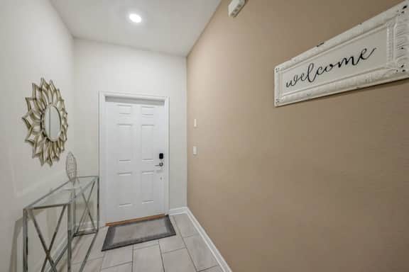 Magical Retreat, Spacious villa 10 min from Disney - Image 5