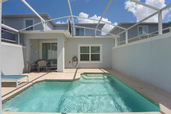 Modern 5BR Retreat, Pool, Water Park & More - Image 2
