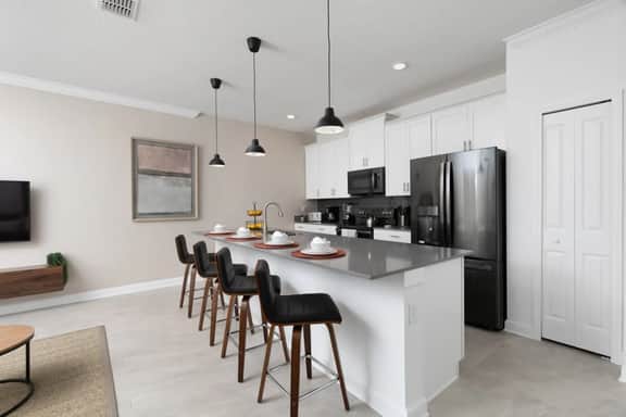 Modern Chic-Spacious, Private Pool, Prime Location - Image 5