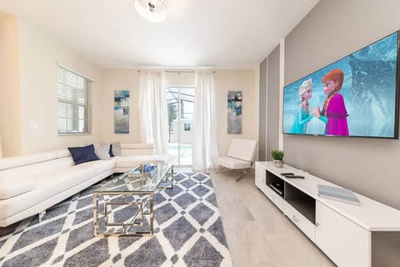 Modern Comfort 4BR Home with Pool - Image 2