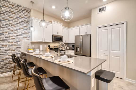 Modern Condo, Spacious Layout and Mickey Bedroom - Image 4