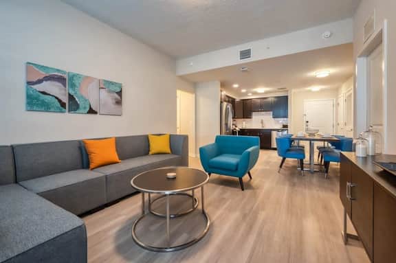 Prime Location-Spacious Condo for 8 Guests - Image 2