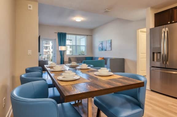 Prime Location-Spacious Condo for 8 Guests - Image 4