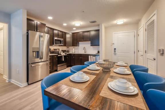 Prime Location-Spacious Condo for 8 Guests - Image 5
