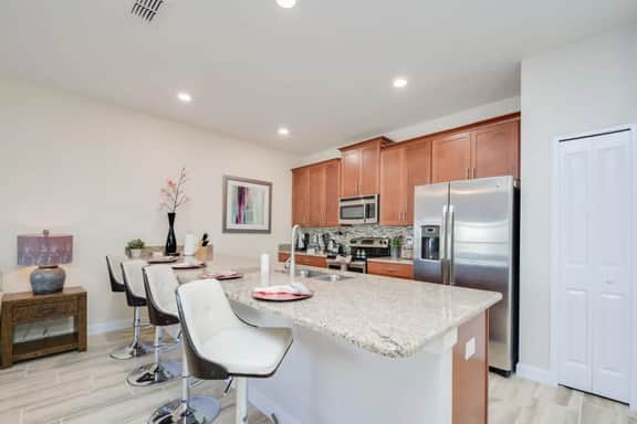 Private Pool, Prime Location, Beautiful Home - Image 5