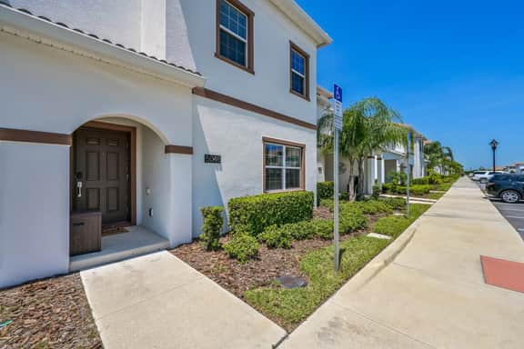 Relax in Style at this Spacious 4-Bedroom Villa! - Image 5
