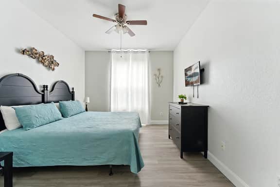 Resort Condo 3BR - Pool, Balcony, Near Disney - Image 4