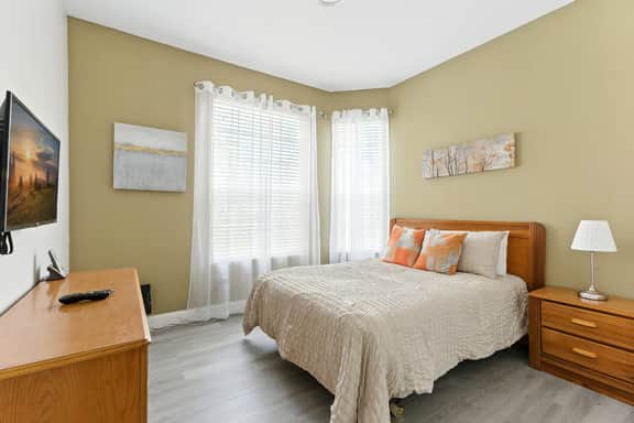 Resort Condo 3BR - Pool, Balcony, Near Disney - Image 2