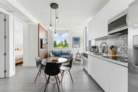 SoBe 2 Bedroom Near Ocean Drive - Image 2