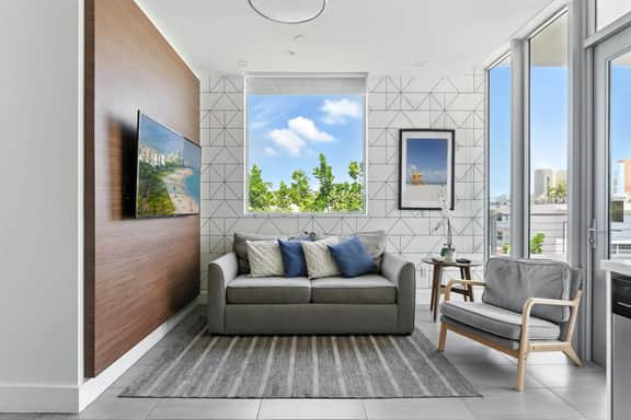 SoBe 2 Bedroom Near Ocean Drive - Image 4