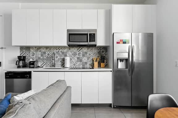 South Beach Stylish 2BR Retreat - Image 5