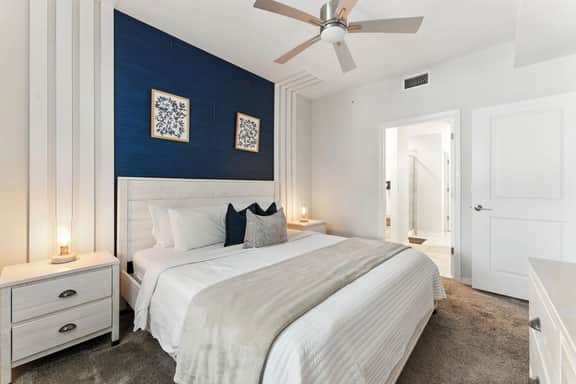 Spacious 2BR, Mickey Bedroom, Lake View - Image 3