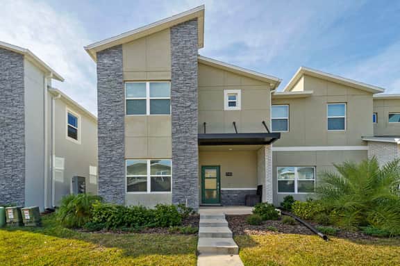 Spacious 5BR Home with Pool Near Top Attractions - Image 4