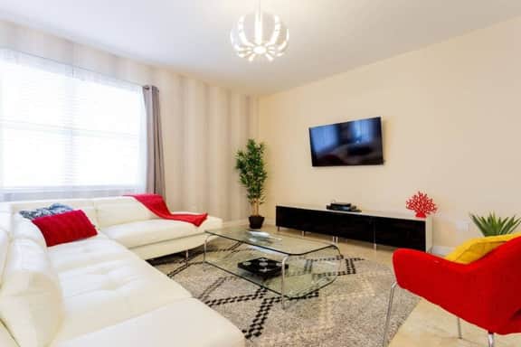 Spacious 5BR, Private Pool, Beautiful Decor - Image 4