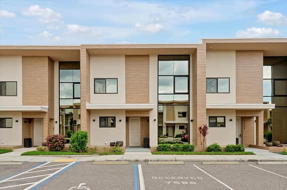 Spacious Luxury 4BR suite near Disney - Image 4