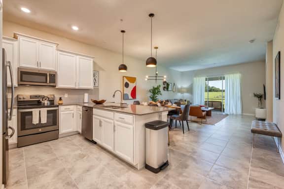 Spacious Modern Condo, Mickey and Game Room Fun - Image 4