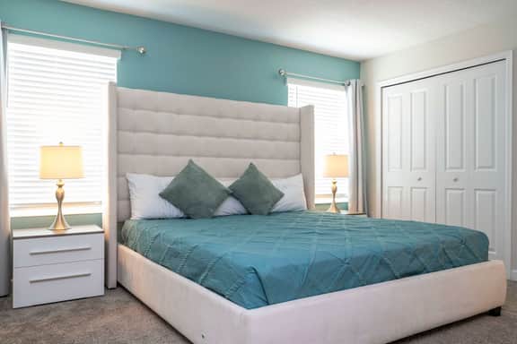 Storey Lake Home, Mickey & Minions Beds, Sleeps 12 - Image 4