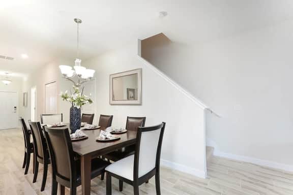 Stunning Storey Lake Villa, Prime Location - Image 3