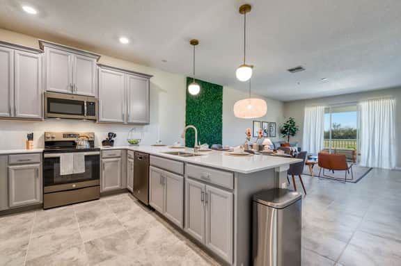 Stylish 3BR Condo, Spacious with Mickey Theme - Image 4