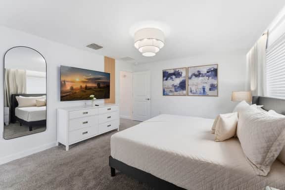 Stylish Disney Getaway with Themed Rooms - Image 2
