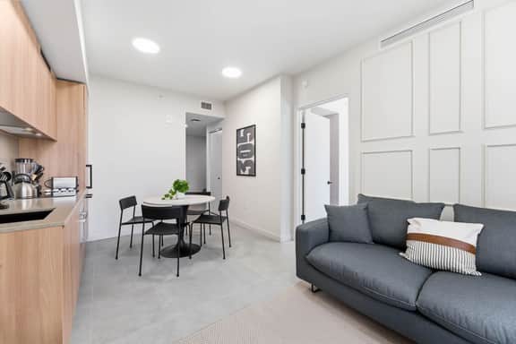 Stylish Miami Stay for 5 Guests - Image 2