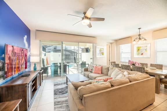 Sunny Retreat-Colorful Home, Pool, Great Location - Image 5