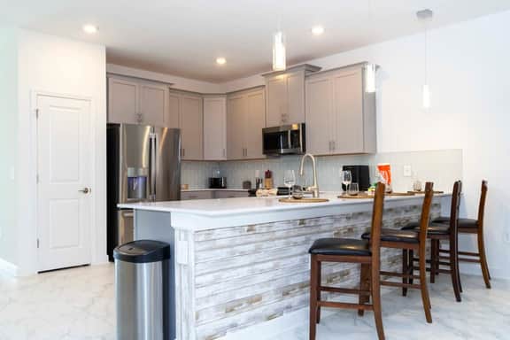 Super nice and spacious 9BDR home - Image 4