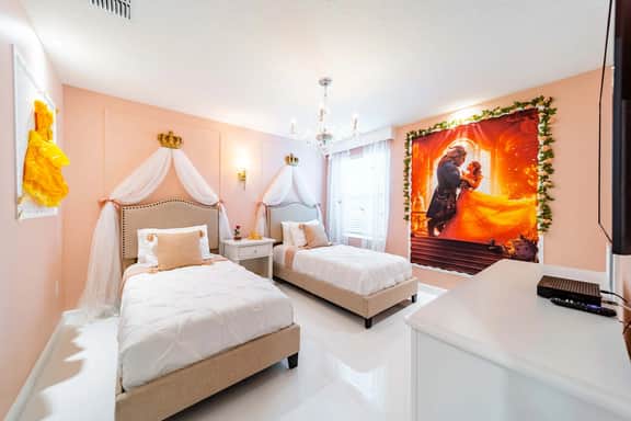 Luxury 9BR Retreat, Pool, Themed Rooms, New Floor - Image 4