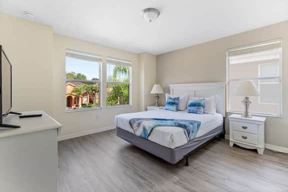 Themed Bedrooms and Large Pool - Image 4